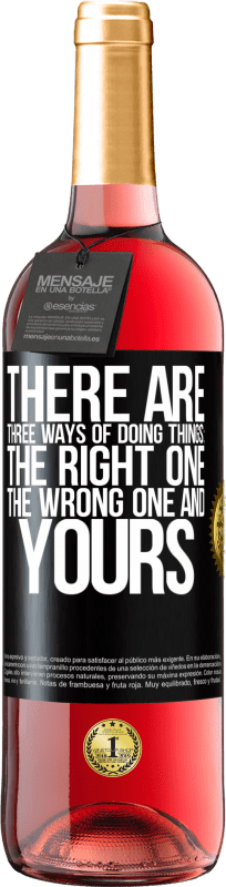 29,95 € Free Shipping | Rosé Wine ROSÉ Edition There are three ways of doing things: the right one, the wrong one and yours Black Label. Customizable label Young wine Harvest 2022 Tempranillo