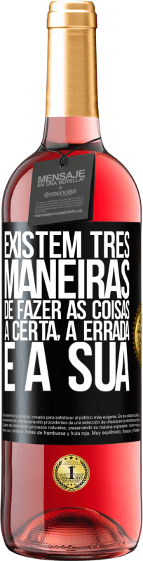 29,95 € Envio grátis | Vinho rosé Edição ROSÉ Existem três maneiras de fazer as coisas: a certa, a errada e a sua Etiqueta Preta. Etiqueta personalizável Vinho jovem Colheita 2024 Tempranillo