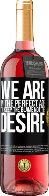 29,95 € 免费送货 | 桃红葡萄酒 ROSÉ版 我们正处于责备而非渴望的完美时代 黑标. 可自定义的标签 青年酒 收成 2025 Tempranillo