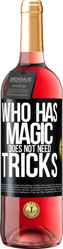 29,95 € Бесплатная доставка | Розовое вино Издание ROSÉ У кого есть магия, трюки не нужны Черная метка. Настраиваемая этикетка Молодое вино Урожай 2025 Tempranillo