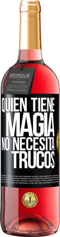 29,95 € Envío gratis | Vino Rosado Edición ROSÉ Quien tiene magia no necesita trucos Etiqueta Negra. Etiqueta personalizable Vino joven Cosecha 2023 Tempranillo
