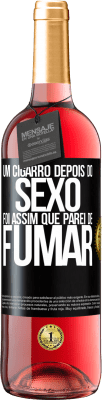 29,95 € Envio grátis | Vinho rosé Edição ROSÉ Um cigarro depois do sexo. Foi assim que parei de fumar Etiqueta Preta. Etiqueta personalizável Vinho jovem Colheita 2023 Tempranillo