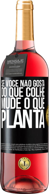 29,95 € Envio grátis | Vinho rosé Edição ROSÉ Se você não gosta do que colhe, mude o que planta Etiqueta Preta. Etiqueta personalizável Vinho jovem Colheita 2024 Tempranillo