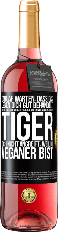 29,95 € Kostenloser Versand | Roséwein ROSÉ Ausgabe Daruaf warten, dass das Leben dich gut behandelt, weil du ein guter Mensch bist, ist wie darauf warten, dass ein Tiger dich nich Schwarzes Etikett. Anpassbares Etikett Junger Wein Ernte 2023 Tempranillo