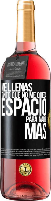 29,95 € Envío gratis | Vino Rosado Edición ROSÉ Me llenas tanto que no me queda espacio para nadie más Etiqueta Negra. Etiqueta personalizable Vino joven Cosecha 2024 Tempranillo