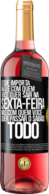 29,95 € Envio grátis | Vinho rosé Edição ROSÉ O que importa não é com quem você quer sair na sexta-feira, mas com quem você quer passar o sábado todo Etiqueta Preta. Etiqueta personalizável Vinho jovem Colheita 2024 Tempranillo