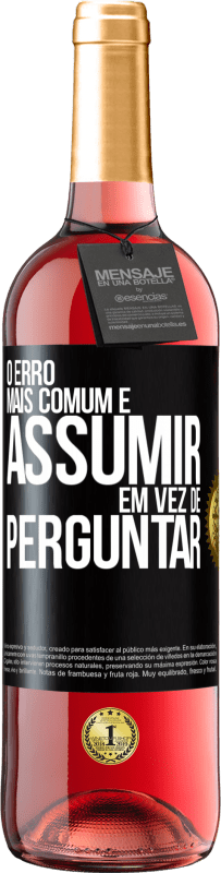 29,95 € Envio grátis | Vinho rosé Edição ROSÉ O erro mais comum é assumir, em vez de perguntar Etiqueta Preta. Etiqueta personalizável Vinho jovem Colheita 2024 Tempranillo