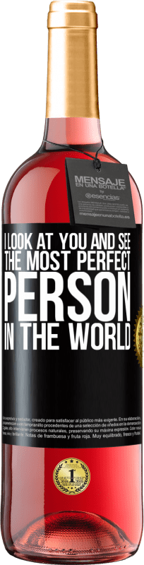 29,95 € Бесплатная доставка | Розовое вино Издание ROSÉ Я смотрю на тебя и вижу самого совершенного человека в мире Черная метка. Настраиваемая этикетка Молодое вино Урожай 2023 Tempranillo