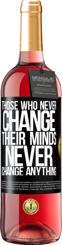 29,95 € Бесплатная доставка | Розовое вино Издание ROSÉ Те, кто никогда не меняет своего мнения, никогда ничего не меняет Черная метка. Настраиваемая этикетка Молодое вино Урожай 2023 Tempranillo