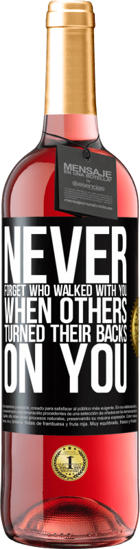 29,95 € Free Shipping | Rosé Wine ROSÉ Edition Never forget who walked with you when others turned their backs on you Black Label. Customizable label Young wine Harvest 2024 Tempranillo