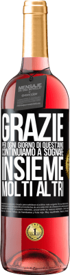 29,95 € Spedizione Gratuita | Vino rosato Edizione ROSÉ Grazie per ogni giorno di quest'anno. Continuiamo a sognare insieme molti altri Etichetta Nera. Etichetta personalizzabile Vino giovane Raccogliere 2023 Tempranillo