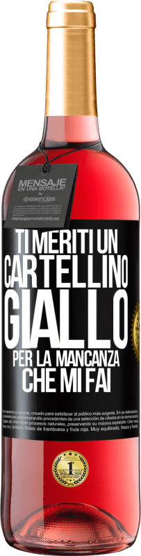 29,95 € Spedizione Gratuita | Vino rosato Edizione ROSÉ Ti meriti un cartellino giallo per la mancanza che mi fai Etichetta Nera. Etichetta personalizzabile Vino giovane Raccogliere 2024 Tempranillo