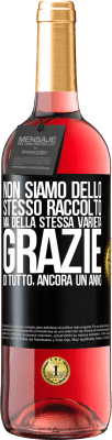 29,95 € Spedizione Gratuita | Vino rosato Edizione ROSÉ Non siamo dello stesso raccolto, ma della stessa varietà. Grazie di tutto, ancora un anno Etichetta Nera. Etichetta personalizzabile Vino giovane Raccogliere 2023 Tempranillo