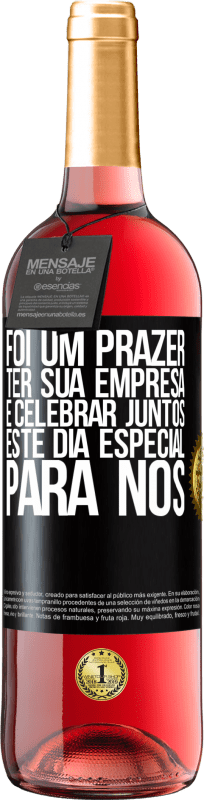 29,95 € Envio grátis | Vinho rosé Edição ROSÉ Foi um prazer ter sua empresa e celebrar juntos este dia especial para nós Etiqueta Preta. Etiqueta personalizável Vinho jovem Colheita 2025 Tempranillo