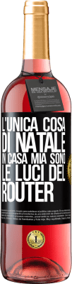 29,95 € Spedizione Gratuita | Vino rosato Edizione ROSÉ L'unica cosa di Natale in casa mia sono le luci del router Etichetta Nera. Etichetta personalizzabile Vino giovane Raccogliere 2025 Tempranillo