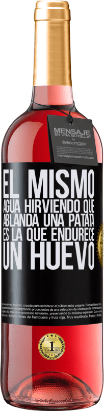 29,95 € Envío gratis | Vino Rosado Edición ROSÉ El mismo agua hirviendo que ablanda una patata, es la que endurece un huevo Etiqueta Negra. Etiqueta personalizable Vino joven Cosecha 2024 Tempranillo