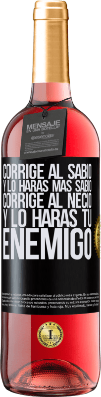 29,95 € Envío gratis | Vino Rosado Edición ROSÉ Corrige al sabio y lo harás más sabio, corrige al necio y lo harás tu enemigo Etiqueta Negra. Etiqueta personalizable Vino joven Cosecha 2024 Tempranillo