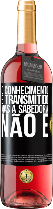 29,95 € Envio grátis | Vinho rosé Edição ROSÉ O conhecimento é transmitido, mas a sabedoria não é Etiqueta Preta. Etiqueta personalizável Vinho jovem Colheita 2024 Tempranillo