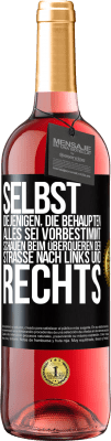 29,95 € Kostenloser Versand | Roséwein ROSÉ Ausgabe Selbst diejenigen, die behaupten, alles sei vorbestimmt, schauen beim Überqueren der Straße nach links und rechts. Schwarzes Etikett. Anpassbares Etikett Junger Wein Ernte 2024 Tempranillo