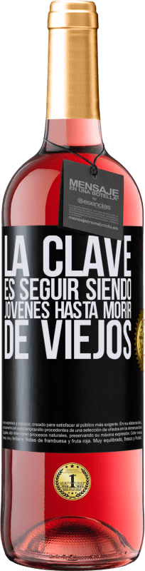 29,95 € Envío gratis | Vino Rosado Edición ROSÉ La clave es seguir siendo jóvenes hasta morir de viejos Etiqueta Negra. Etiqueta personalizable Vino joven Cosecha 2024 Tempranillo