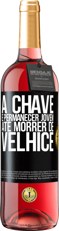 29,95 € Envio grátis | Vinho rosé Edição ROSÉ A chave é permanecer jovem até morrer de velhice Etiqueta Preta. Etiqueta personalizável Vinho jovem Colheita 2024 Tempranillo