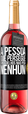 29,95 € Envio grátis | Vinho rosé Edição ROSÉ A pessoa que persegue dois coelhos não pega nenhum Etiqueta Preta. Etiqueta personalizável Vinho jovem Colheita 2023 Tempranillo