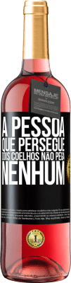 29,95 € Envio grátis | Vinho rosé Edição ROSÉ A pessoa que persegue dois coelhos não pega nenhum Etiqueta Preta. Etiqueta personalizável Vinho jovem Colheita 2025 Tempranillo