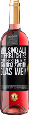 29,95 € Kostenloser Versand | Roséwein ROSÉ Ausgabe Wir sind alle sterblich bis zum ersten Kuss und dem zweiten Glas Wein Schwarzes Etikett. Anpassbares Etikett Junger Wein Ernte 2023 Tempranillo