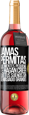 29,95 € Envío gratis | Vino Rosado Edición ROSÉ Jamás permitas que mentes pequeñas te hagan creer que tus sueños son demasiado grandes Etiqueta Negra. Etiqueta personalizable Vino joven Cosecha 2024 Tempranillo