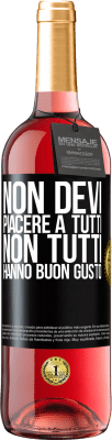 29,95 € Spedizione Gratuita | Vino rosato Edizione ROSÉ Non devi piacere a tutti. Non tutti hanno buon gusto Etichetta Nera. Etichetta personalizzabile Vino giovane Raccogliere 2024 Tempranillo