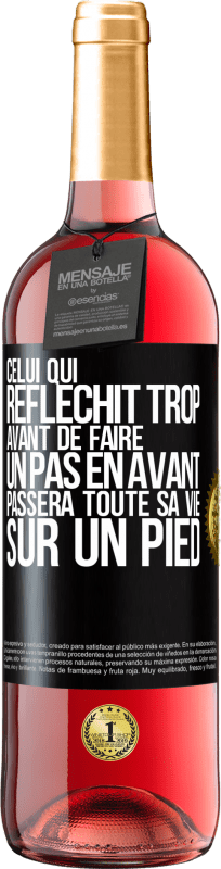 29,95 € Envoi gratuit | Vin rosé Édition ROSÉ Celui qui réfléchit trop avant de faire un pas en avant passera toute sa vie sur un pied Étiquette Noire. Étiquette personnalisable Vin jeune Récolte 2024 Tempranillo