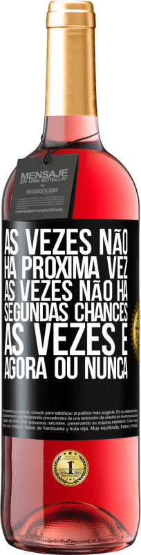 29,95 € Envio grátis | Vinho rosé Edição ROSÉ Às vezes não há próxima vez. Às vezes não há segundas chances. Às vezes é agora ou nunca Etiqueta Preta. Etiqueta personalizável Vinho jovem Colheita 2024 Tempranillo