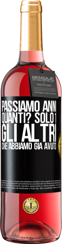 29,95 € Spedizione Gratuita | Vino rosato Edizione ROSÉ Passiamo anni. Quanti? solo 1. Gli altri che abbiamo già avuto Etichetta Nera. Etichetta personalizzabile Vino giovane Raccogliere 2024 Tempranillo