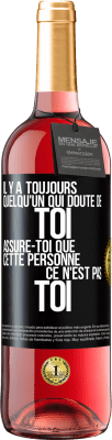 29,95 € Envoi gratuit | Vin rosé Édition ROSÉ Il y a toujours quelqu'un qui doute de toi. Assure-toi que cette personne ce n'est pas toi Étiquette Noire. Étiquette personnalisable Vin jeune Récolte 2024 Tempranillo