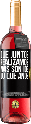 29,95 € Envio grátis | Vinho rosé Edição ROSÉ Que juntos realizamos mais sonhos do que anos Etiqueta Preta. Etiqueta personalizável Vinho jovem Colheita 2024 Tempranillo