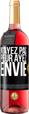 29,95 € Envoi gratuit | Vin rosé Édition ROSÉ N'ayez pas peur. Ayez envie Étiquette Noire. Étiquette personnalisable Vin jeune Récolte 2024 Tempranillo