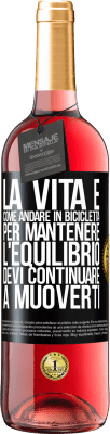 29,95 € Spedizione Gratuita | Vino rosato Edizione ROSÉ La vita è come andare in bicicletta. Per mantenere l'equilibrio devi continuare a muoverti Etichetta Nera. Etichetta personalizzabile Vino giovane Raccogliere 2024 Tempranillo