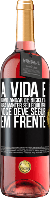 29,95 € Envio grátis | Vinho rosé Edição ROSÉ A vida é como andar de bicicleta. Para manter seu equilíbrio, você deve seguir em frente Etiqueta Preta. Etiqueta personalizável Vinho jovem Colheita 2024 Tempranillo