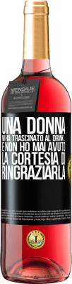 29,95 € Spedizione Gratuita | Vino rosato Edizione ROSÉ Una donna mi ha trascinato al drink ... E non ho mai avuto la cortesia di ringraziarla Etichetta Nera. Etichetta personalizzabile Vino giovane Raccogliere 2023 Tempranillo