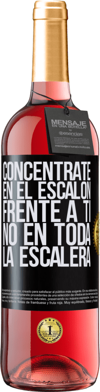 29,95 € Envío gratis | Vino Rosado Edición ROSÉ Concéntrate en el escalón frente a ti, no en toda la escalera Etiqueta Negra. Etiqueta personalizable Vino joven Cosecha 2024 Tempranillo