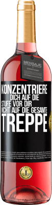 29,95 € Kostenloser Versand | Roséwein ROSÉ Ausgabe Konzentriere dich auf die Stufe vor dir, nicht auf die gesamte Treppe Schwarzes Etikett. Anpassbares Etikett Junger Wein Ernte 2024 Tempranillo