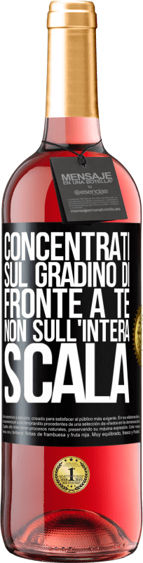 29,95 € Spedizione Gratuita | Vino rosato Edizione ROSÉ Concentrati sul gradino di fronte a te, non sull'intera scala Etichetta Nera. Etichetta personalizzabile Vino giovane Raccogliere 2024 Tempranillo