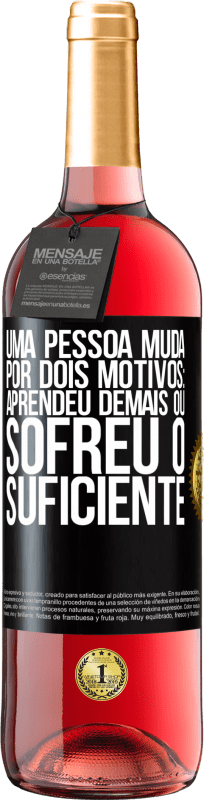 29,95 € Envio grátis | Vinho rosé Edição ROSÉ Uma pessoa muda por dois motivos: aprendeu demais ou sofreu o suficiente Etiqueta Preta. Etiqueta personalizável Vinho jovem Colheita 2024 Tempranillo