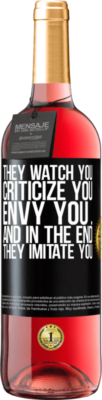 29,95 € Free Shipping | Rosé Wine ROSÉ Edition They watch you, criticize you, envy you ... and in the end, they imitate you Black Label. Customizable label Young wine Harvest 2024 Tempranillo