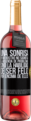 29,95 € Envío gratis | Vino Rosado Edición ROSÉ Una sonrisa en mi rostro no significa la ausencia de problemas, sino la habilidad de ser feliz por encima de ellos Etiqueta Negra. Etiqueta personalizable Vino joven Cosecha 2023 Tempranillo