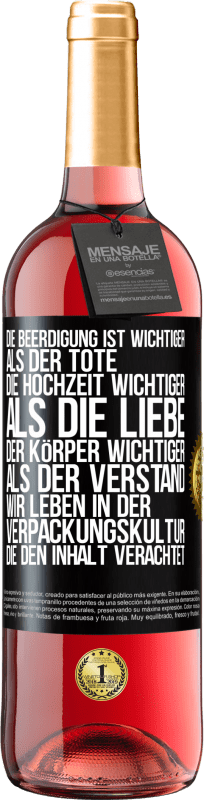 29,95 € Kostenloser Versand | Roséwein ROSÉ Ausgabe Die Beerdigung ist wichtiger als der Tote, die Hochzeit wichtiger als die Liebe, der Körper wichtiger als der Verstand. Wir lebe Schwarzes Etikett. Anpassbares Etikett Junger Wein Ernte 2024 Tempranillo