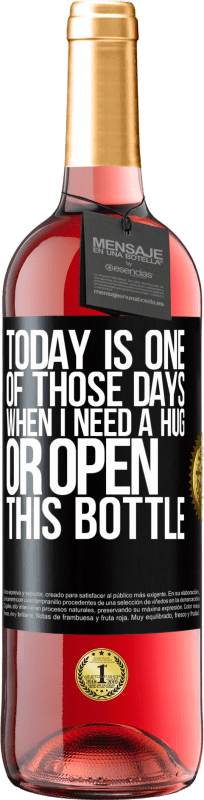 29,95 € 送料無料 | ロゼワイン ROSÉエディション 今日は抱擁が必要な日、またはこのボトルを開く日です ブラックラベル. カスタマイズ可能なラベル 若いワイン 収穫 2023 Tempranillo
