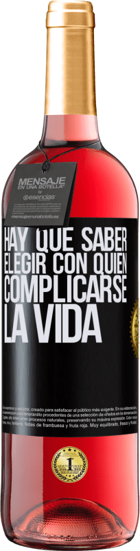 29,95 € Envío gratis | Vino Rosado Edición ROSÉ Hay que saber elegir con quién complicarse la vida Etiqueta Negra. Etiqueta personalizable Vino joven Cosecha 2025 Tempranillo