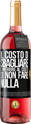 29,95 € Spedizione Gratuita | Vino rosato Edizione ROSÉ Il costo di sbagliare è inferiore al costo di non fare nulla Etichetta Nera. Etichetta personalizzabile Vino giovane Raccogliere 2023 Tempranillo