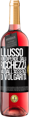 29,95 € Spedizione Gratuita | Vino rosato Edizione ROSÉ Il lusso non dipende dalla ricchezza, ma dall'assenza di volgarità Etichetta Nera. Etichetta personalizzabile Vino giovane Raccogliere 2023 Tempranillo